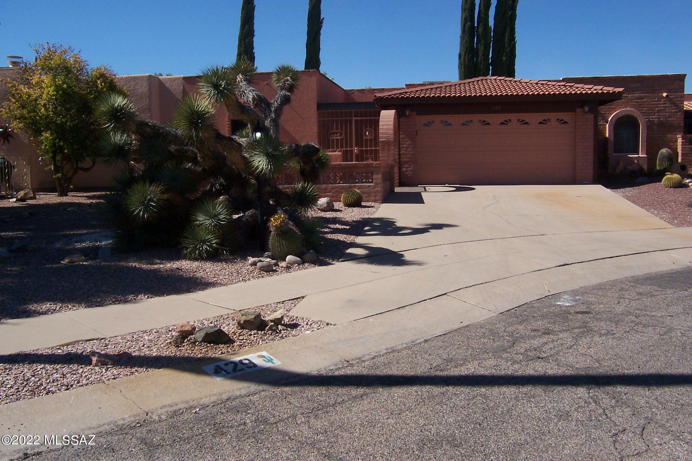 Property Photo:  429 E Paseo Chuparosas  AZ 85614 