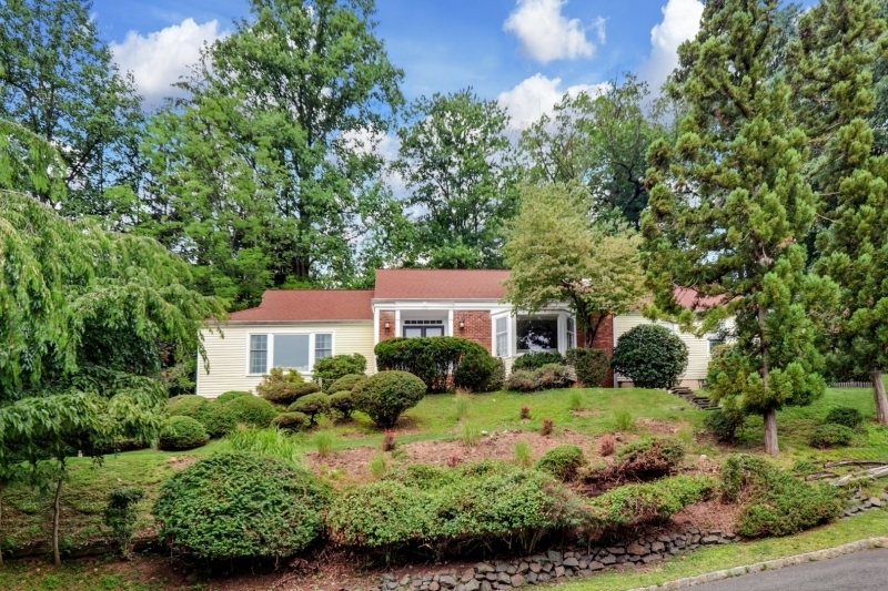 Property Photo: 1413 Outlook Dr NJ 07092