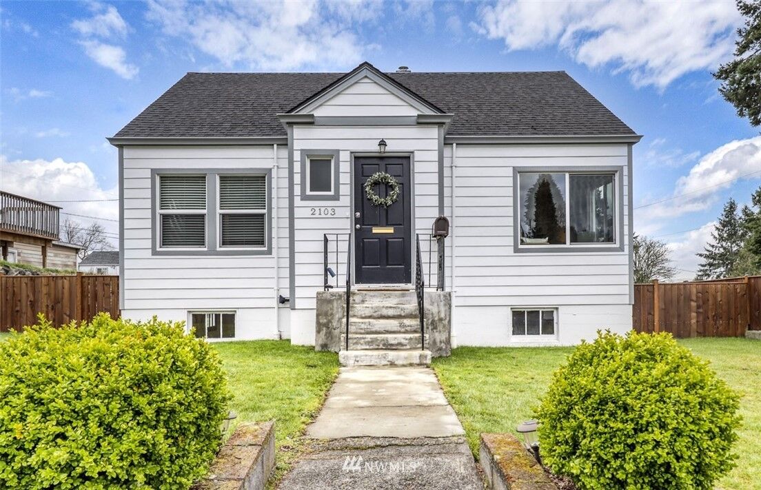 Property Photo:  2103 E 21st Street  WA 98310 