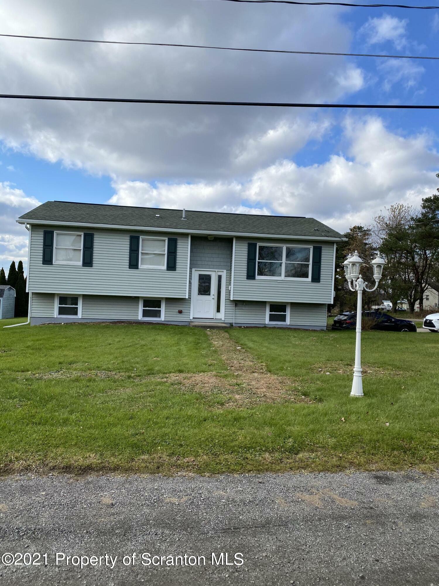 Property Photo:  206 Pleasant View Drive  PA 18407 