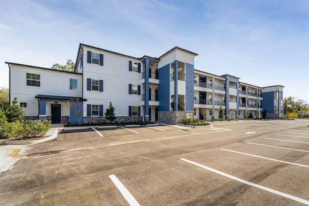 Property Photo: 5205 Eggleston Avenue 107 FL 32810