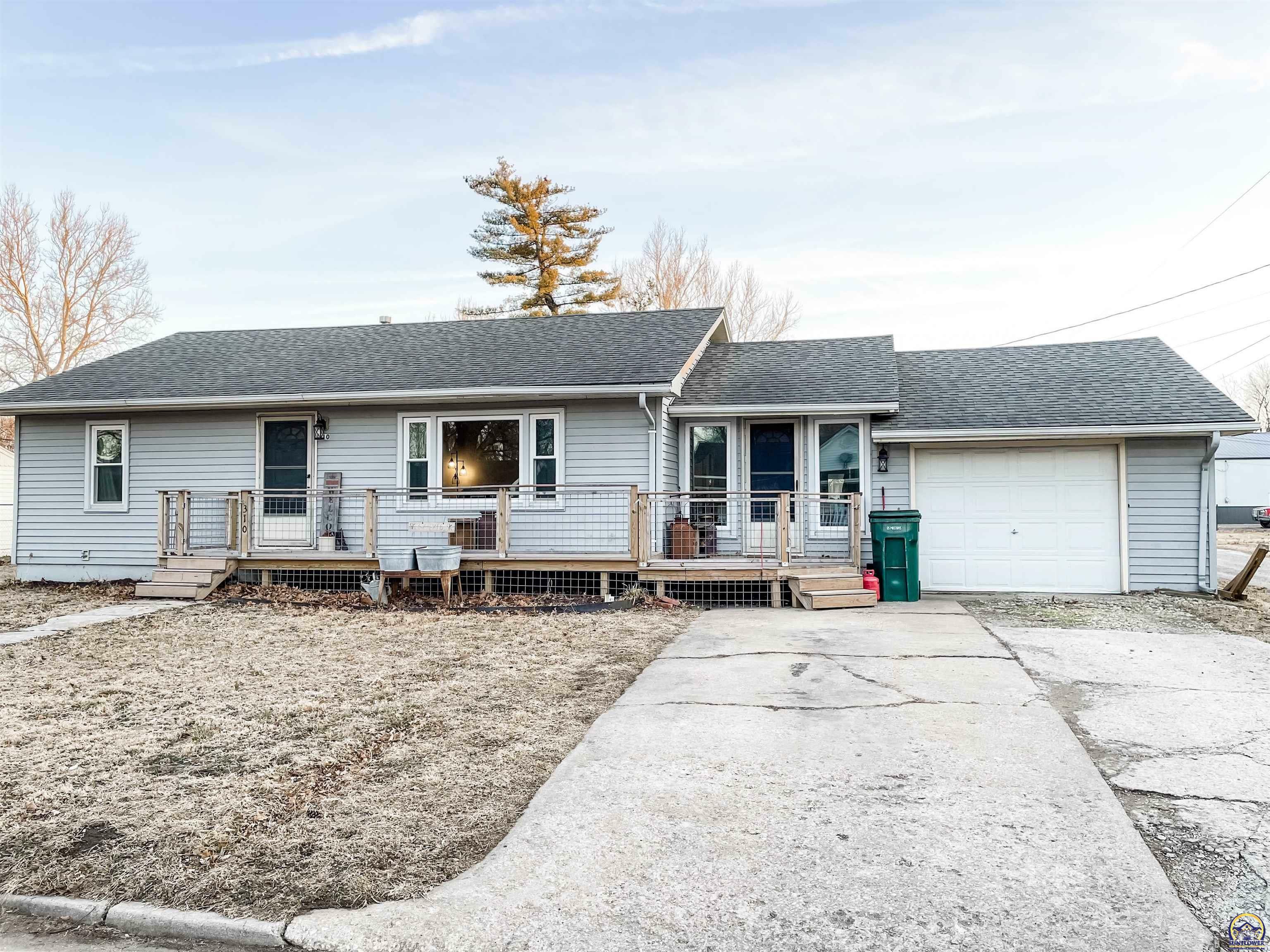 Property Photo:  310 E Bridge St  KS 66073 