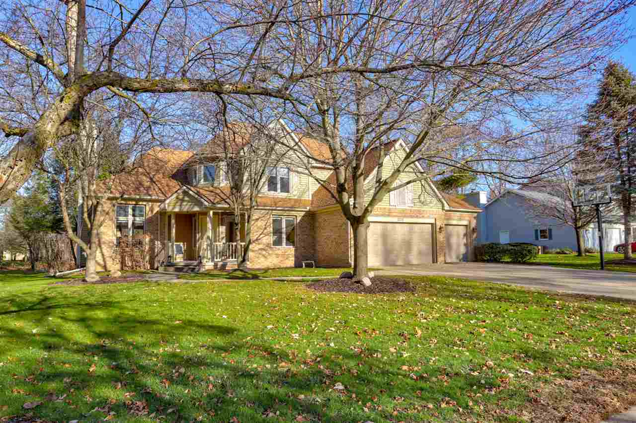 Property Photo:  2700 Brookwood  MI 48640 