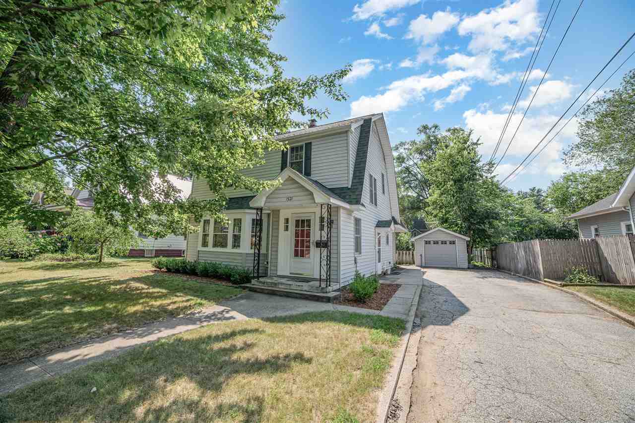 Property Photo:  1521 W Carpenter Street  MI 48640 