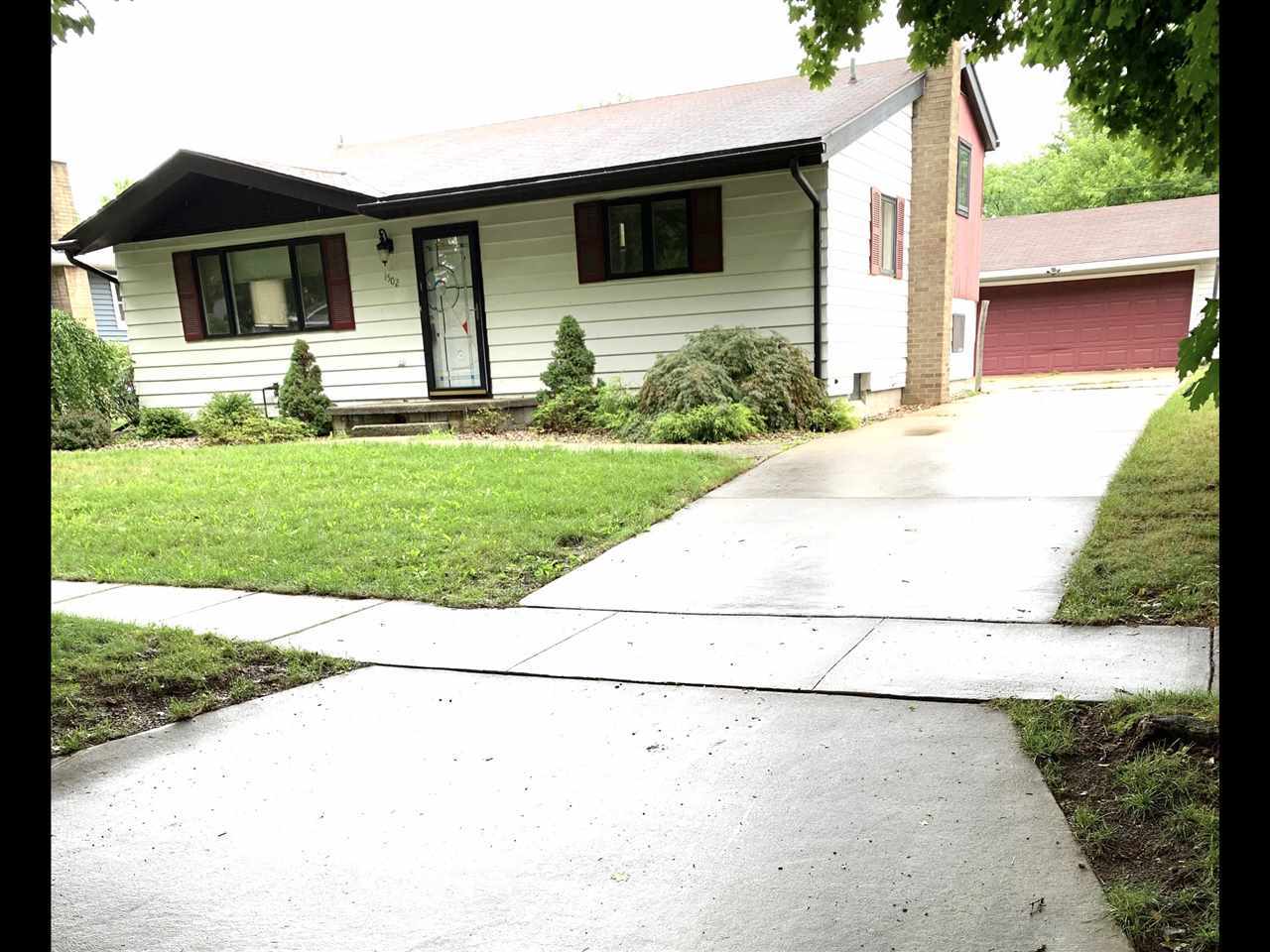 Property Photo:  1502 Iowa  MI 48642 