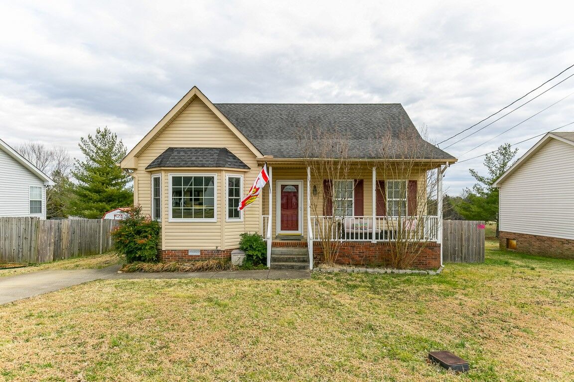 Property Photo: 1019 Heydel Cir TN 37087