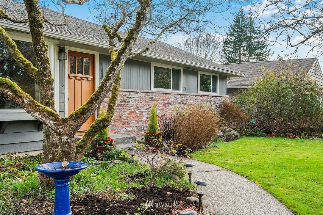 Property Photo:  19122 108th Avenue NE  WA 98011 