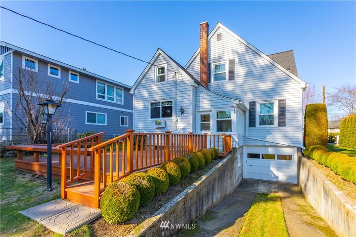 Property Photo:  1005 W Pine Street  WA 98264 