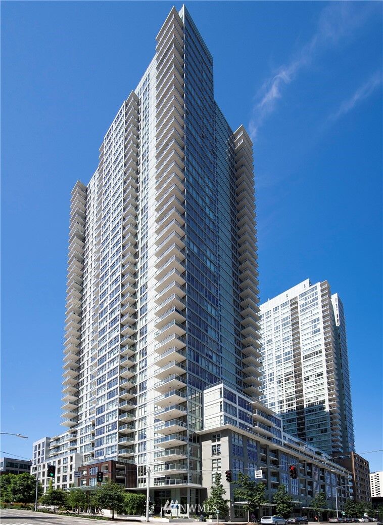 Property Photo:  583 Battery Street 2603N  WA 98121