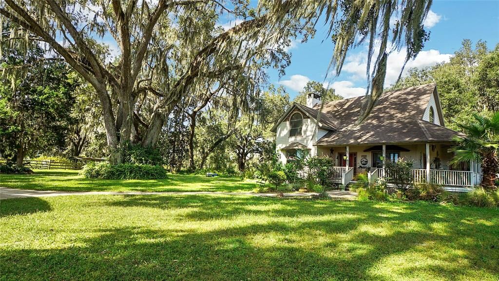 Property Photo: 2635 County Road 523 FL 34785