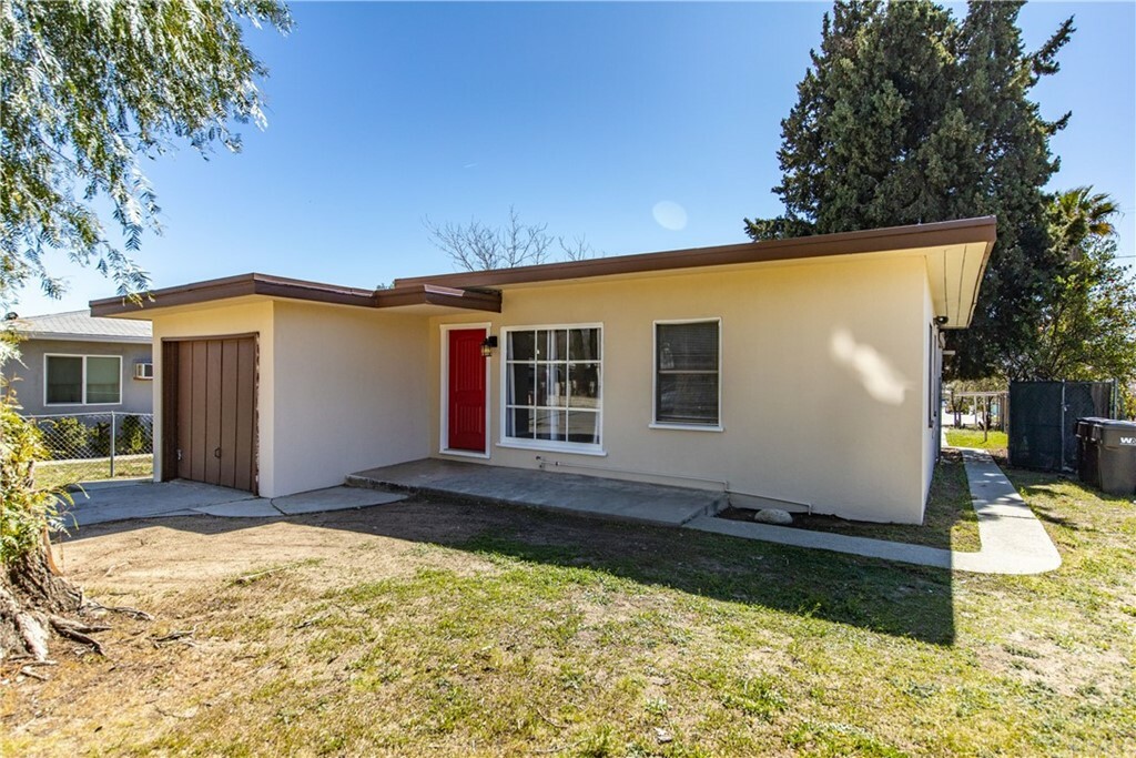 Property Photo:  1120 W Hays Street  CA 92220 