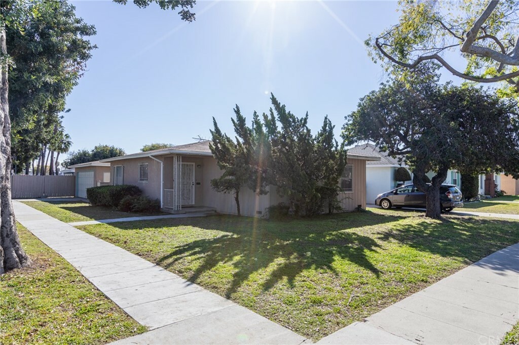 Property Photo:  6490 Obispo Ave  CA 90805 