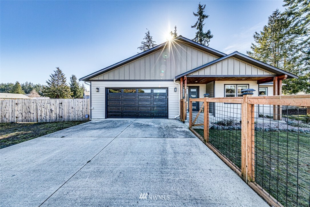 Property Photo:  907 Milwaukee Drive  WA 98363 