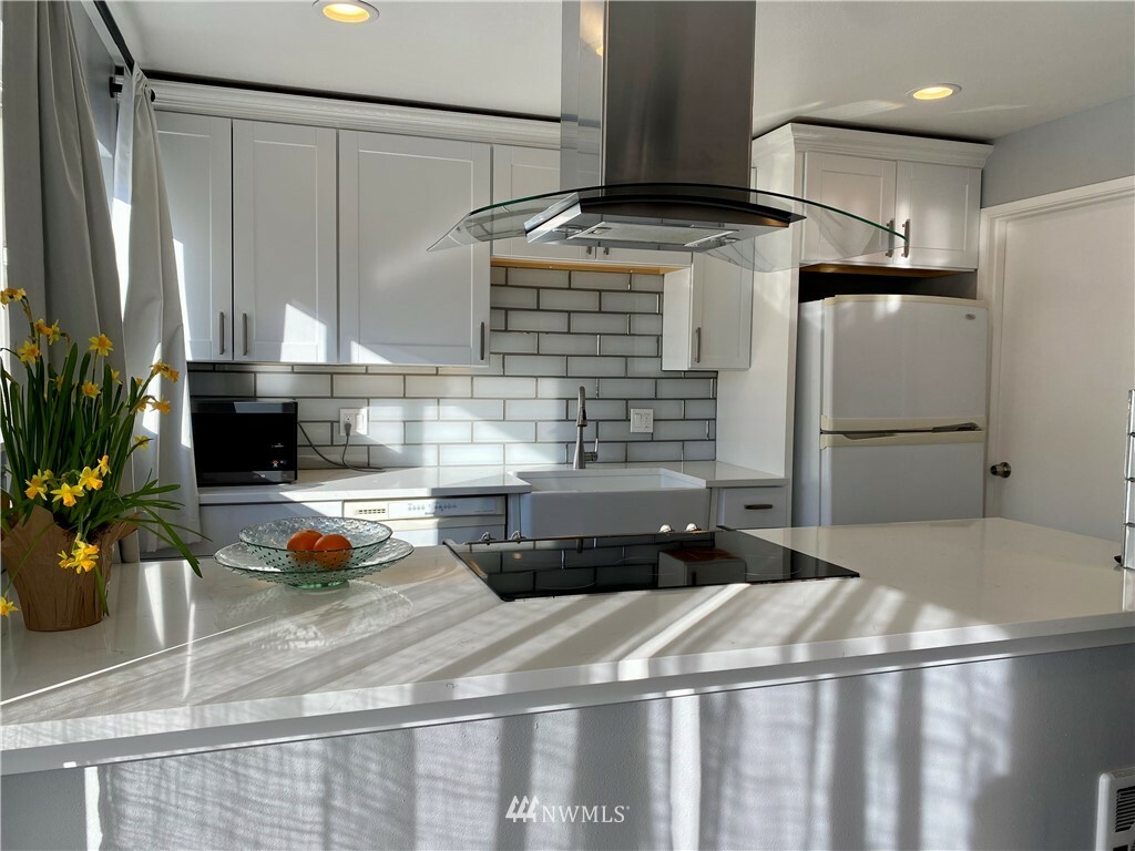 Property Photo: 12250 SE 60th Street 51 WA 98006