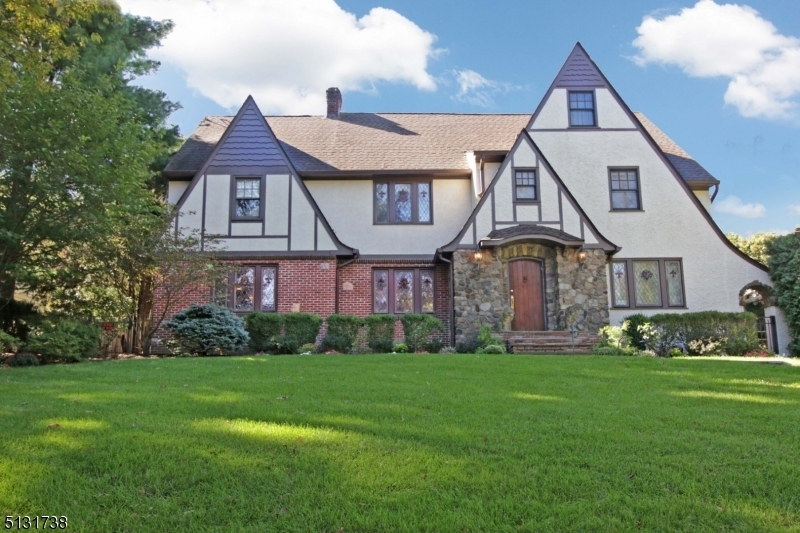 Property Photo:  914 Hillcrest Rd  NJ 07450 