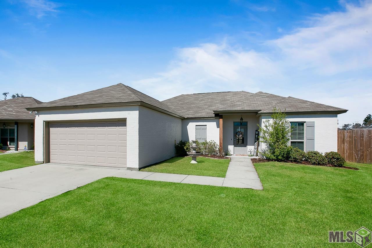 Property Photo: 7691 Ridgeline Dr LA 70706