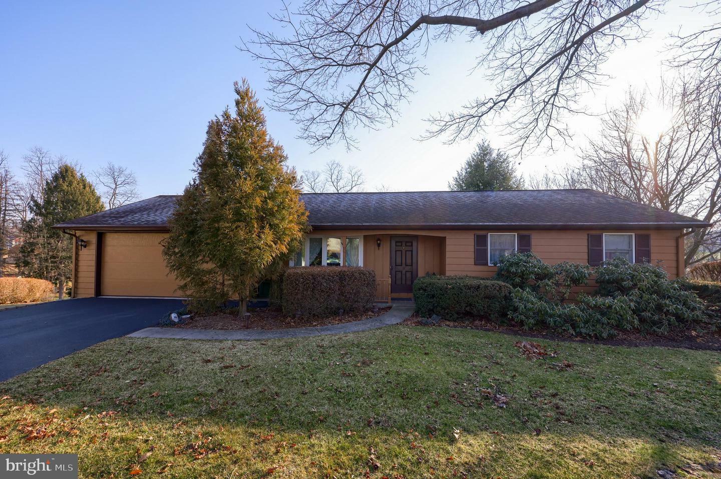 Property Photo:  19 Delray Drive  PA 17522 