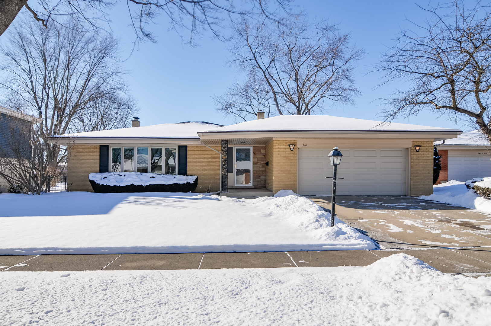 Property Photo:  210 S Fernandez Avenue  IL 60005 