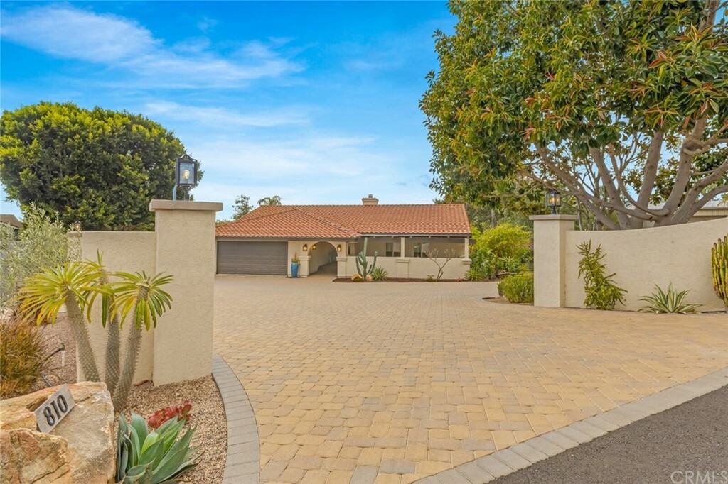 Property Photo:  810 El Paisano Drive  CA 92028 