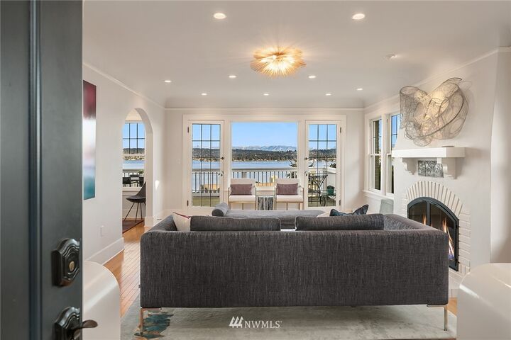 Property Photo: 3808 48th Avenue NE WA 98105