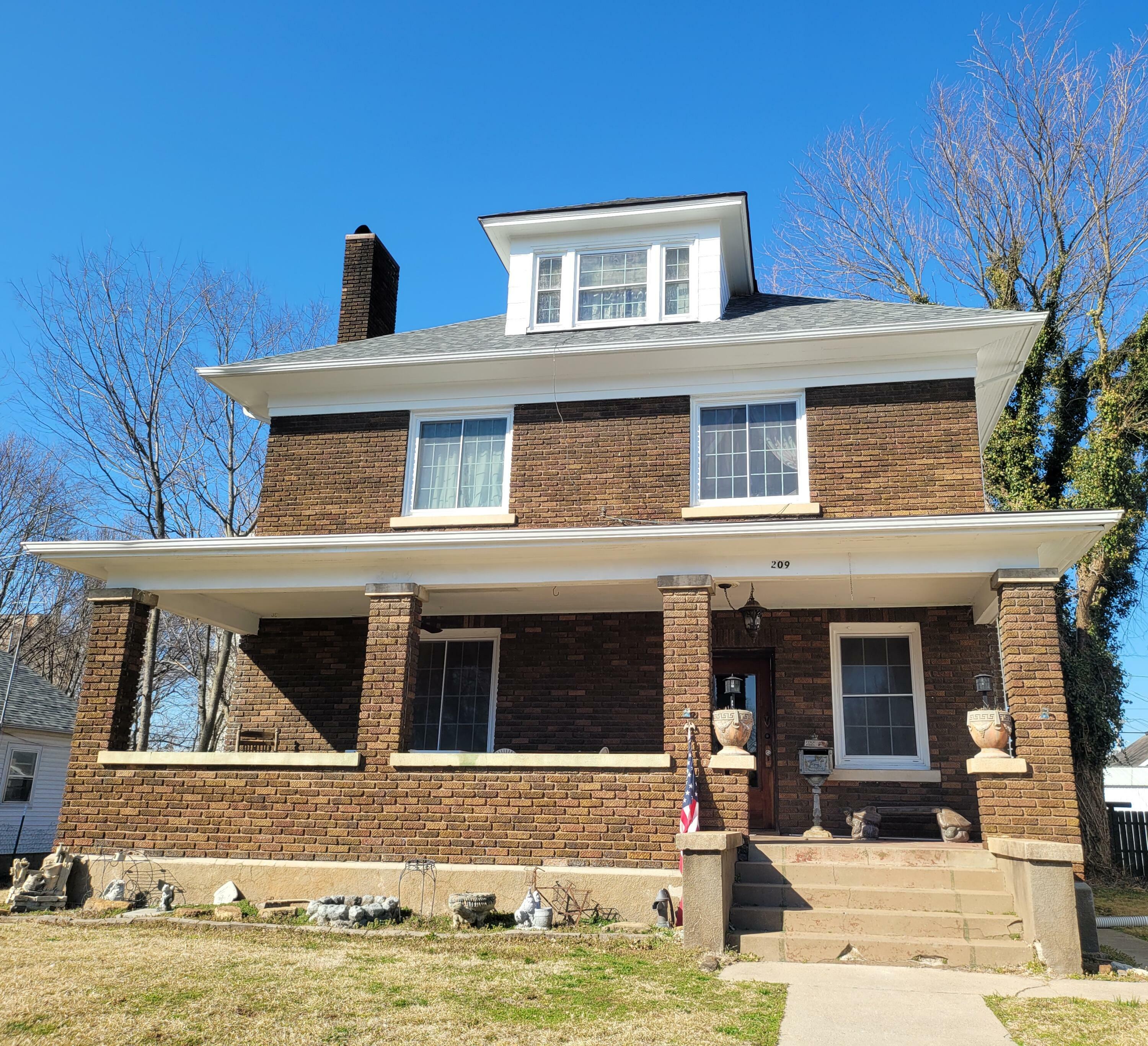 209 W Locust Street  Aurora MO 65605 photo