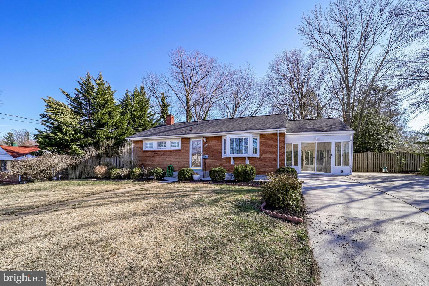 Property Photo: 3519 Oakwood Lane VA 22310
