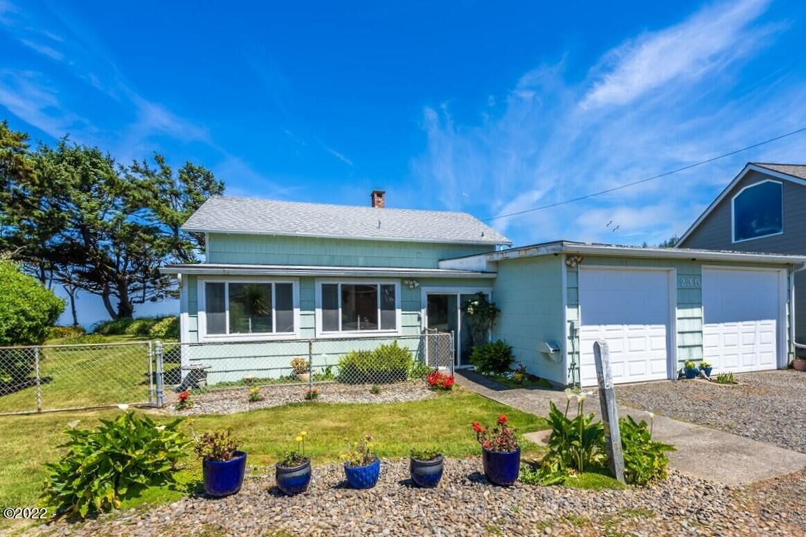 Property Photo:  235 NW Vista  OR 97341