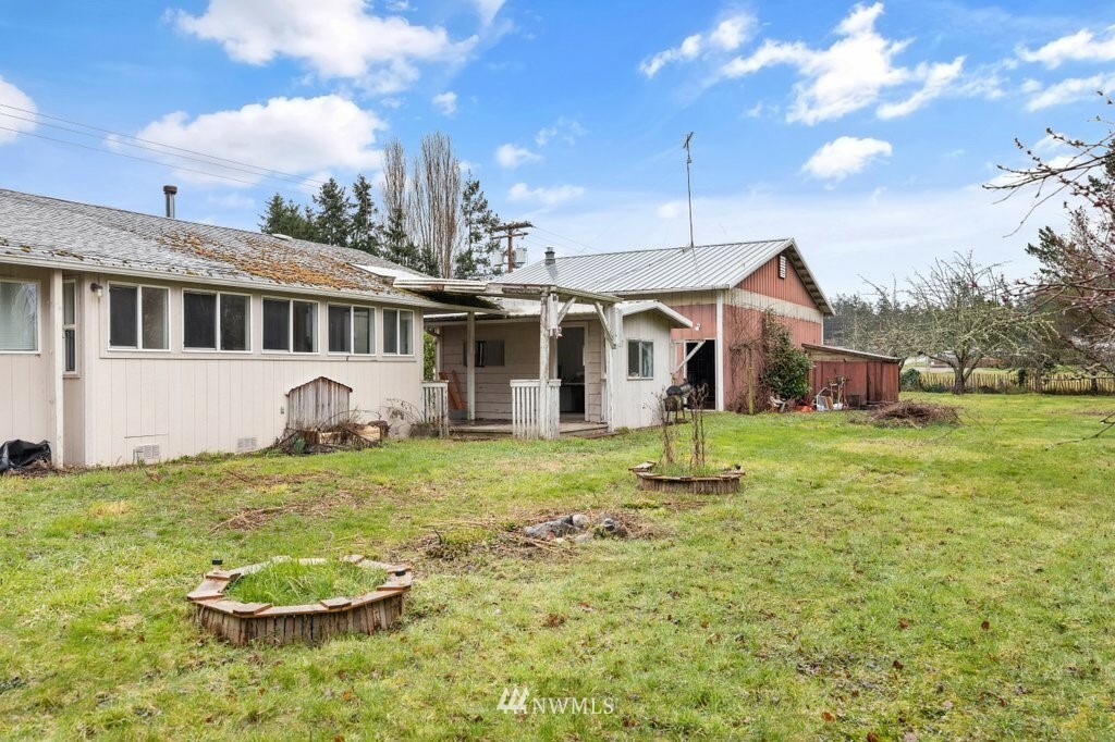 Property Photo:  1115 Sidney Street  WA 98277 