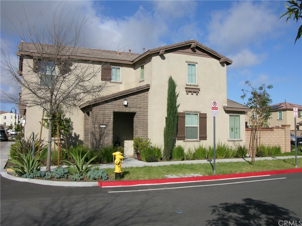 Property Photo:  30385 Village Knoll Drive  CA 92584 