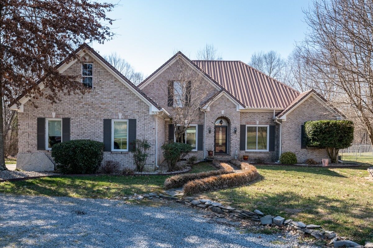 Property Photo: 631B Cook Rd TN 37148