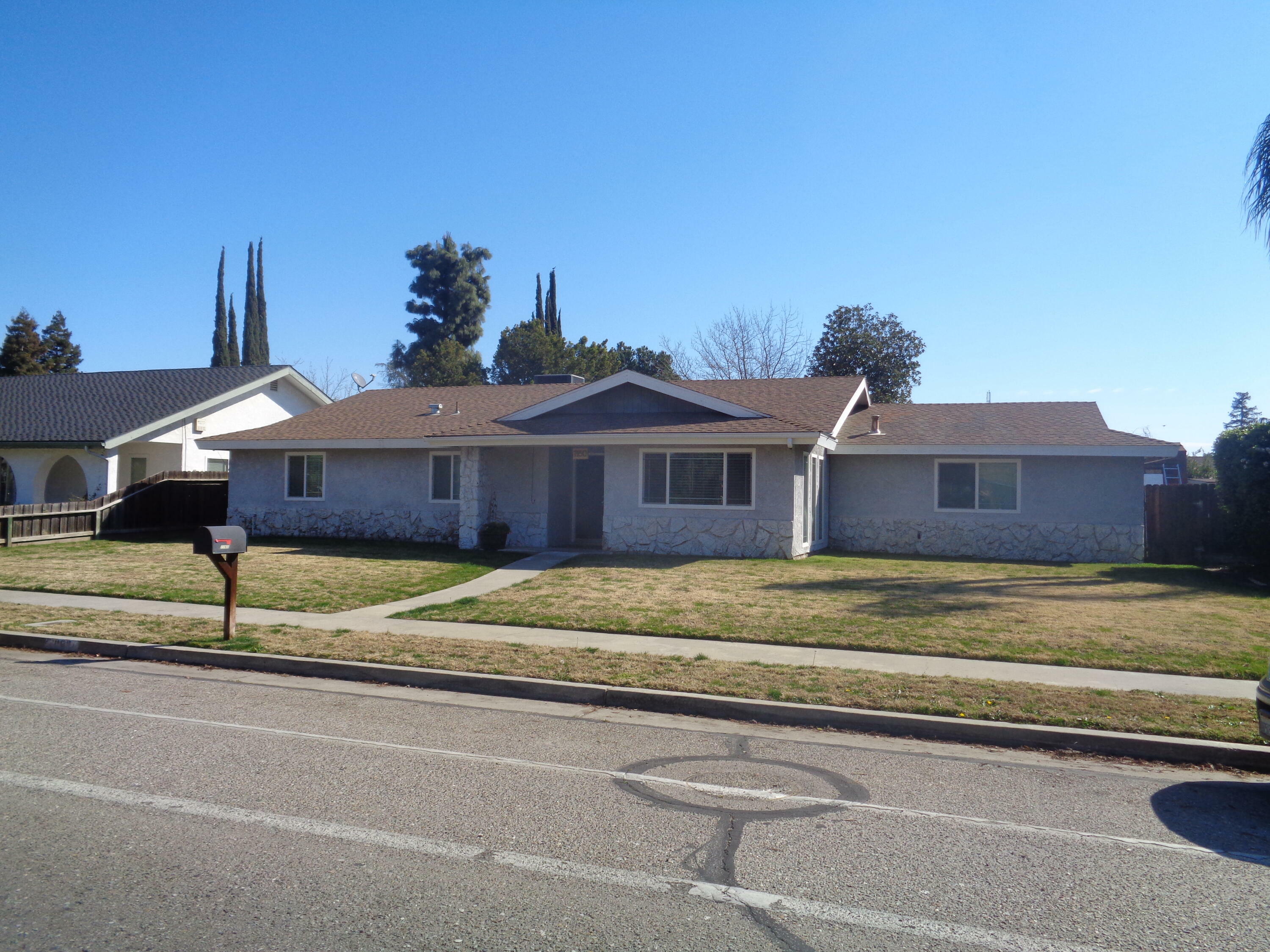 1160 N Laspina Street  Tulare CA 93274 photo