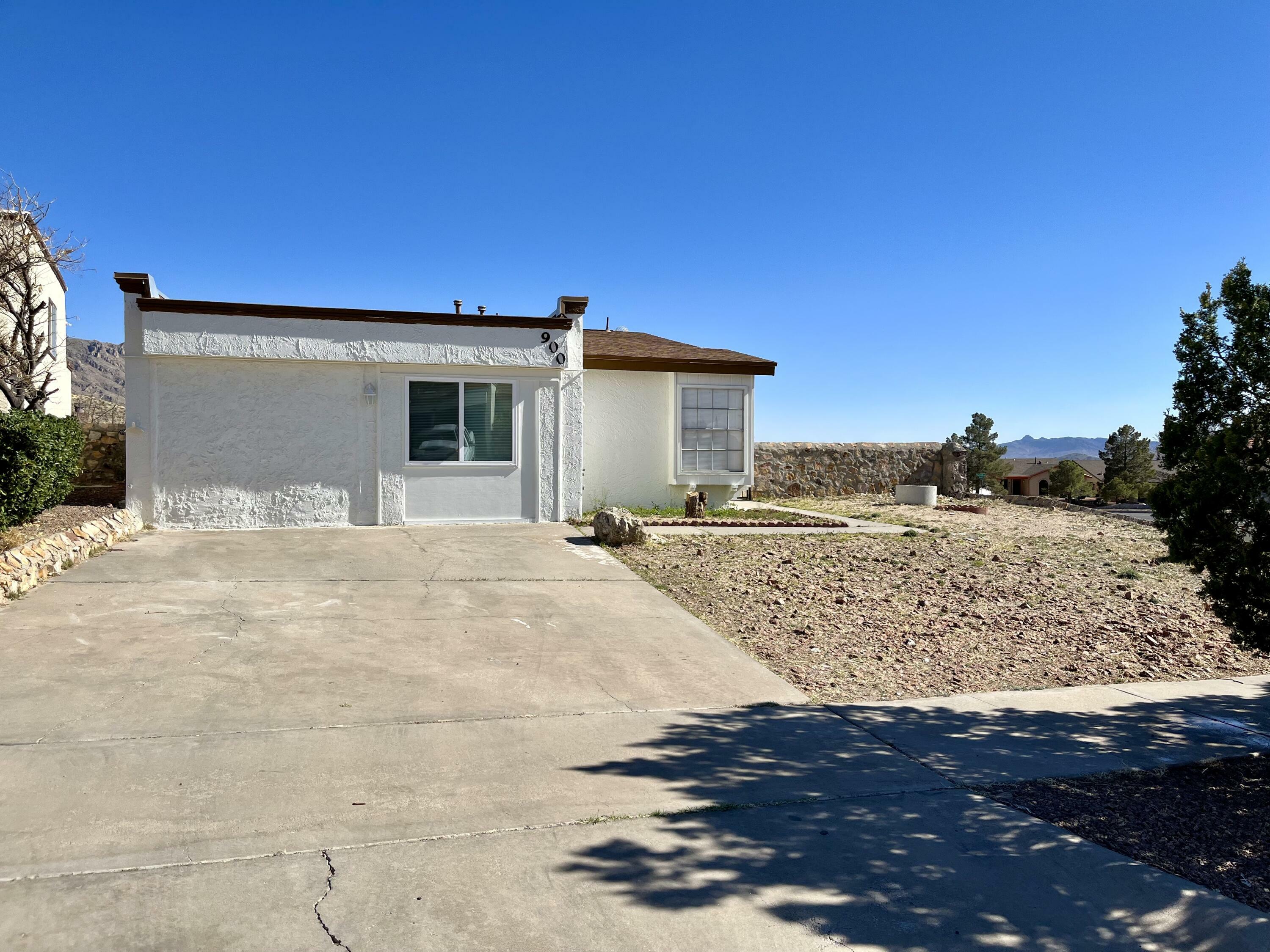 Property Photo:  900 Bellas Artes Drive  TX 79912 