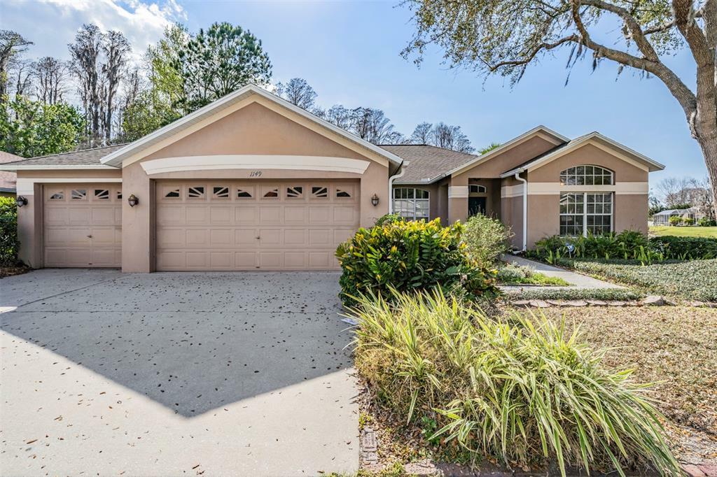 Property Photo:  1149 Wyndham Lakes Drive  FL 33556 