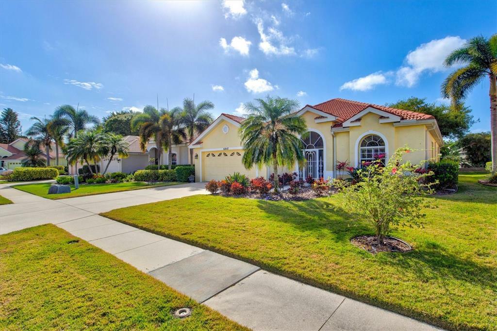 Property Photo:  6847 Wagon Wheel Circle  FL 34243 