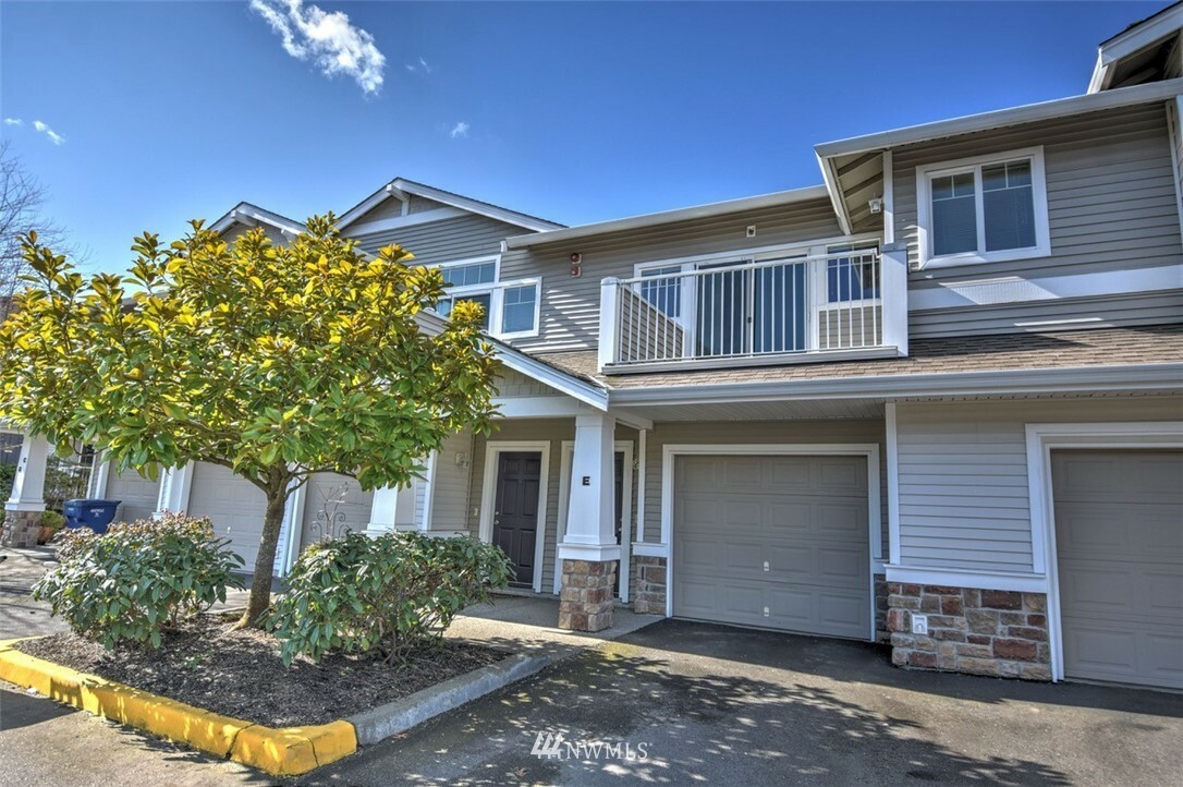 Property Photo:  6405 Isaac Avenue SE  WA 98092 