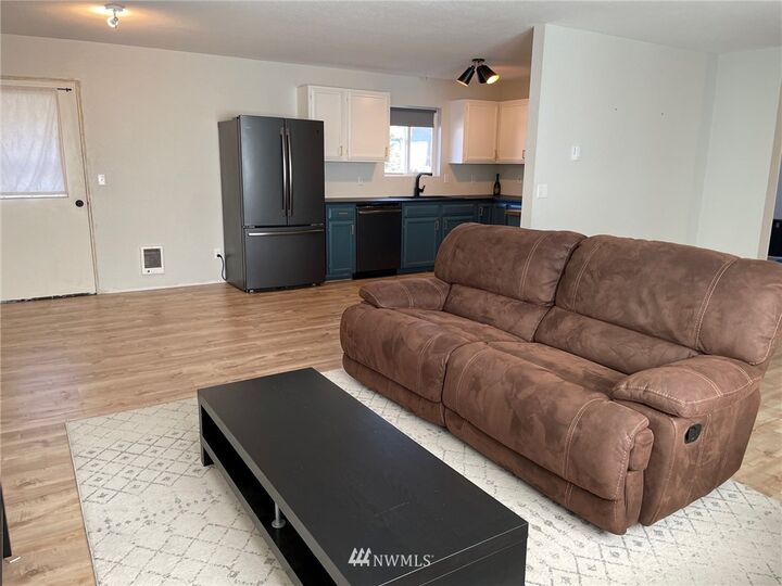 Property Photo:  1200 N Cora Street  WA 98926 