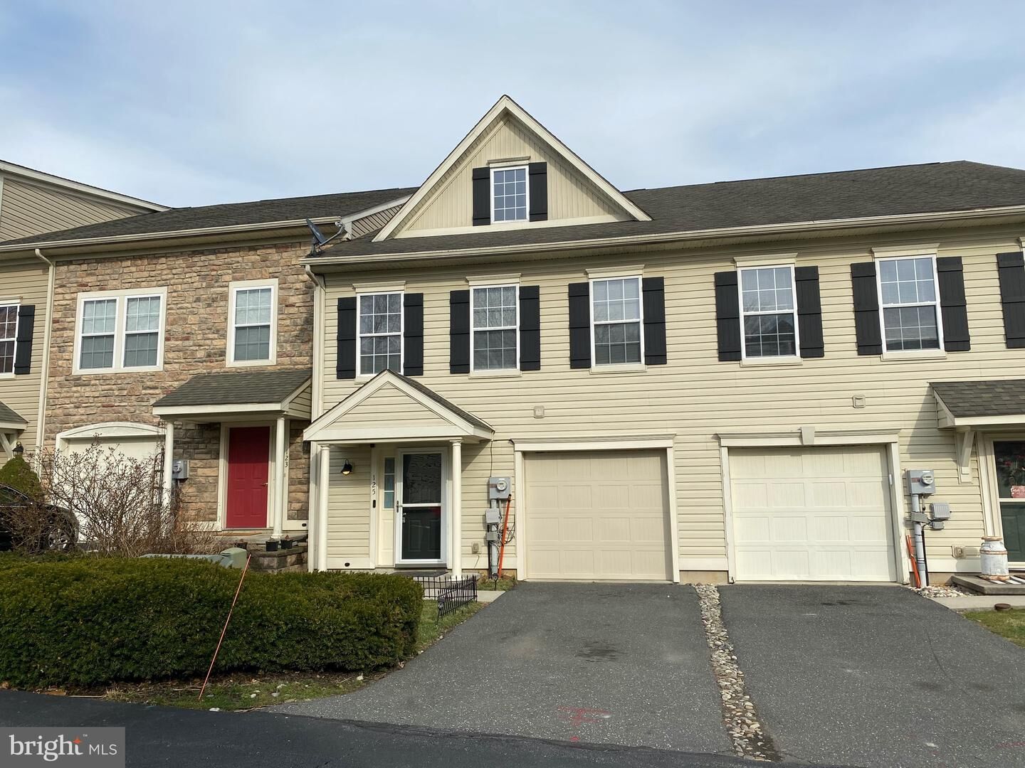 Property Photo:  125 Red Oak Court 21  PA 19344 