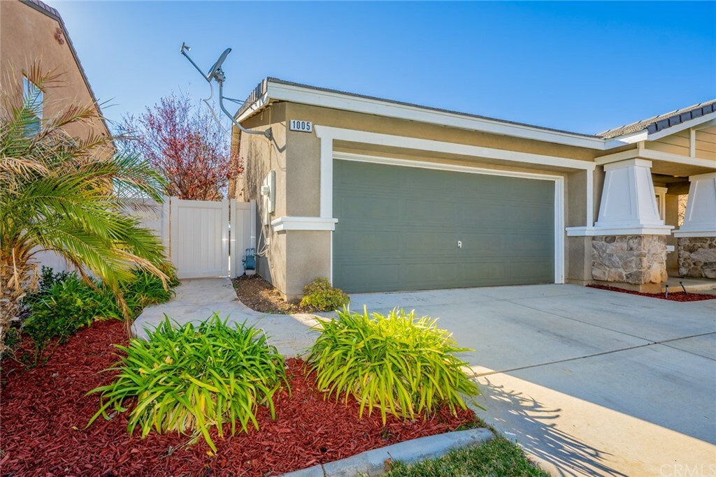 Property Photo:  1005 Lillies Way  CA 92223 