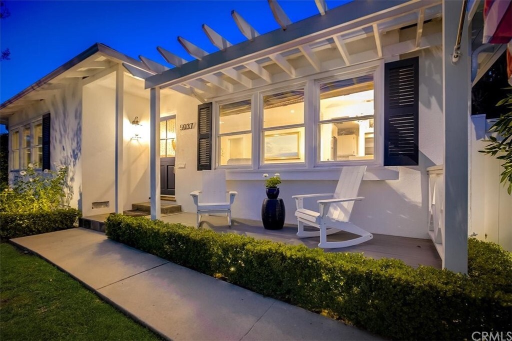 Property Photo: 5037 Murietta Avenue CA 91423