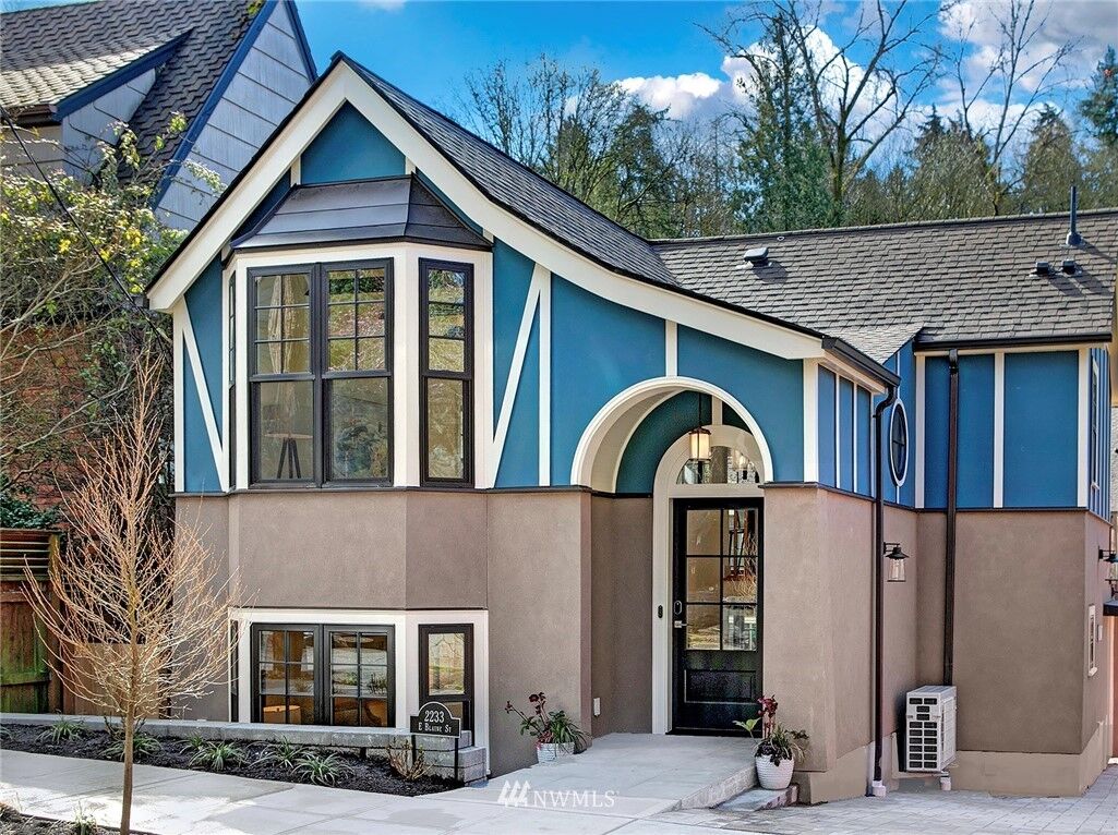 Property Photo: 2233 E Blaine Street WA 98112