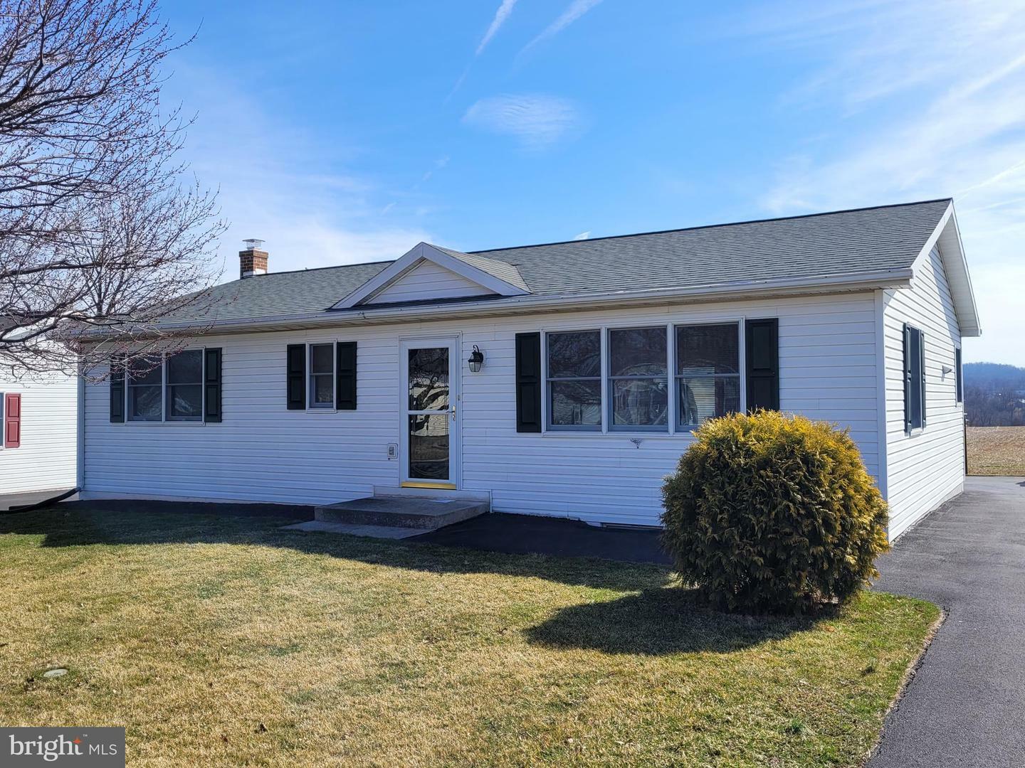 Property Photo:  20 Ray Drive  PA 17517 