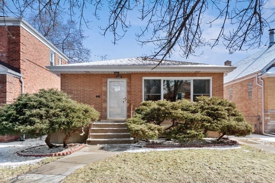 Property Photo:  6247 N Kildare Avenue  IL 60646 