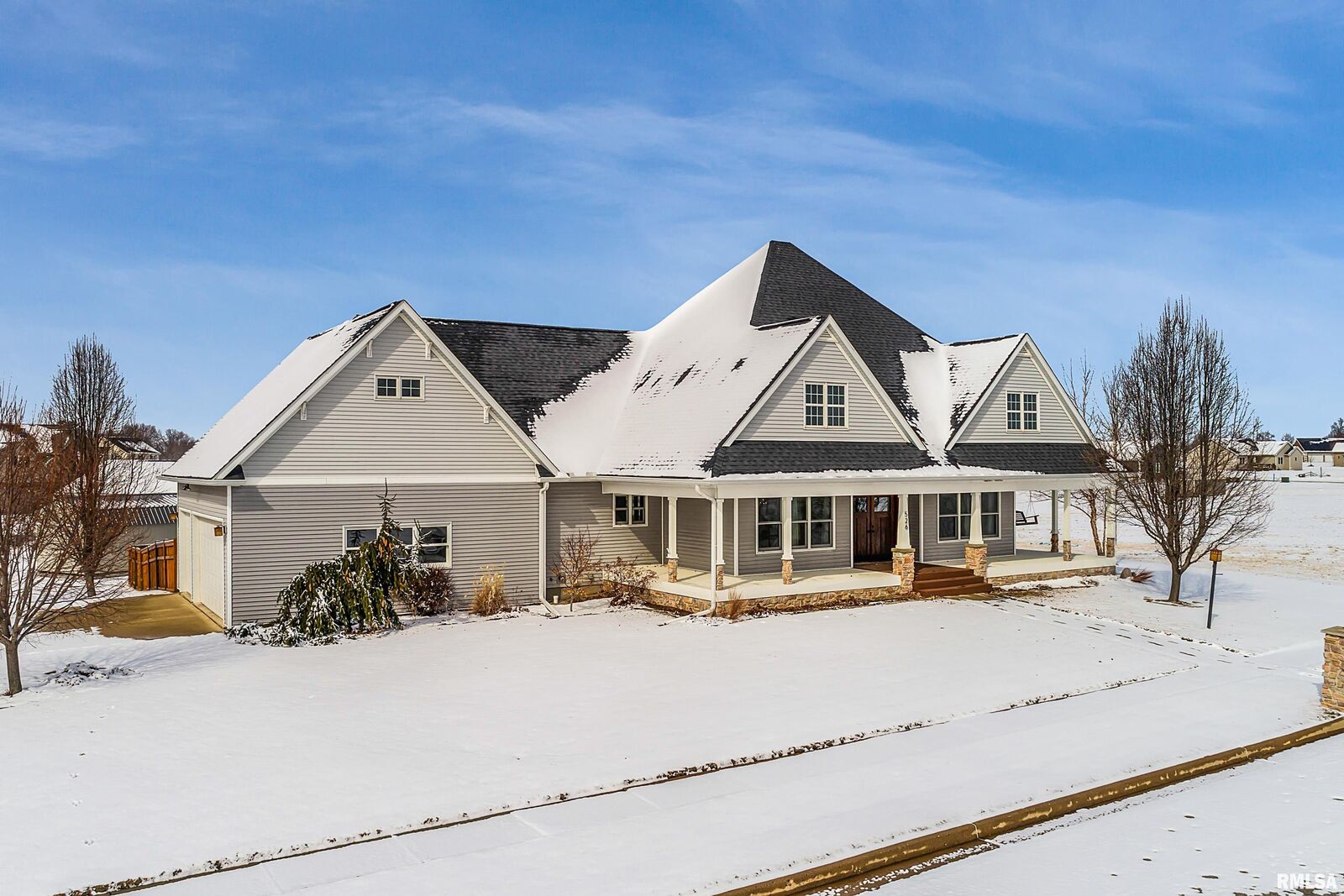 Property Photo: 526 N Hickory Run IL 61529