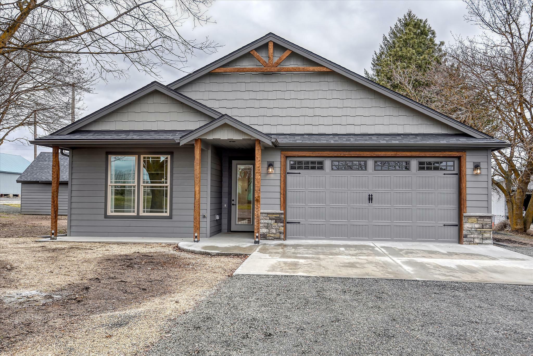 Property Photo: 305 N Laurel St WA 99029