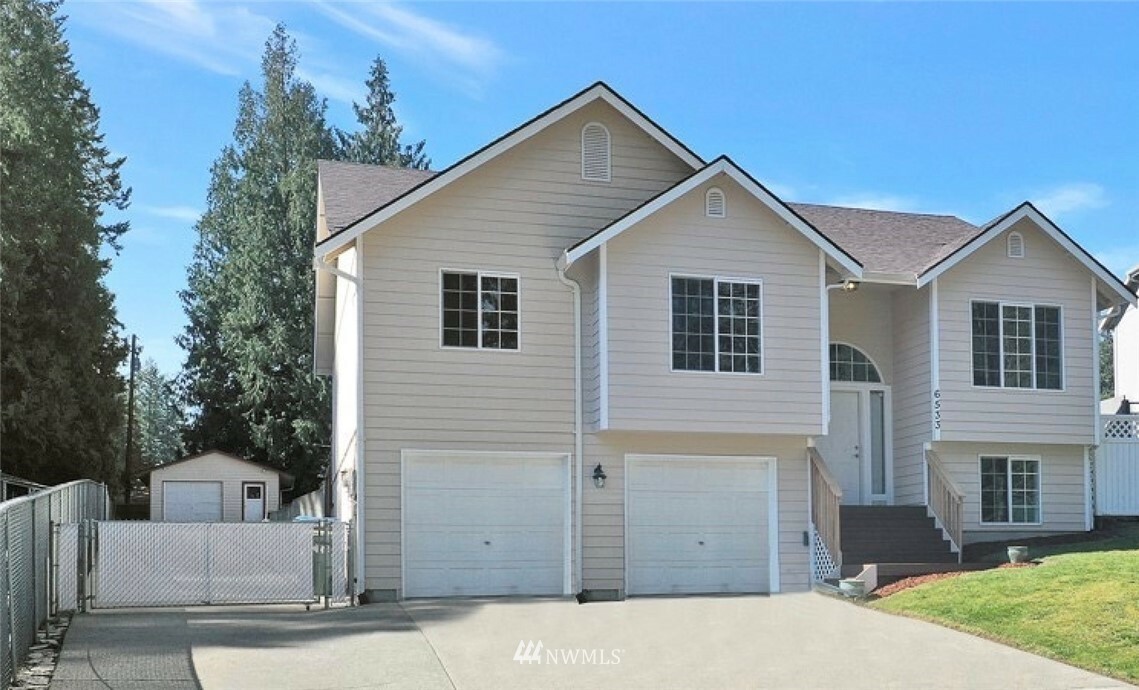 Property Photo:  6533 194th Avenue E  WA 98391 