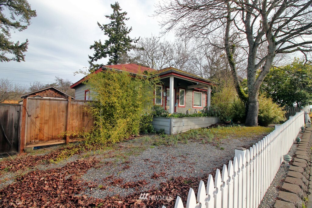 Property Photo:  520 Guard Street  WA 98250 