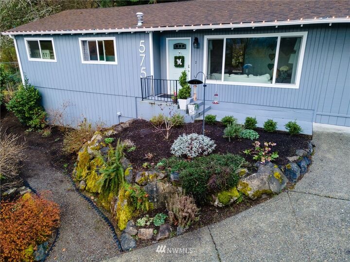 Property Photo: 575 Mount Everest Lane SW WA 98027