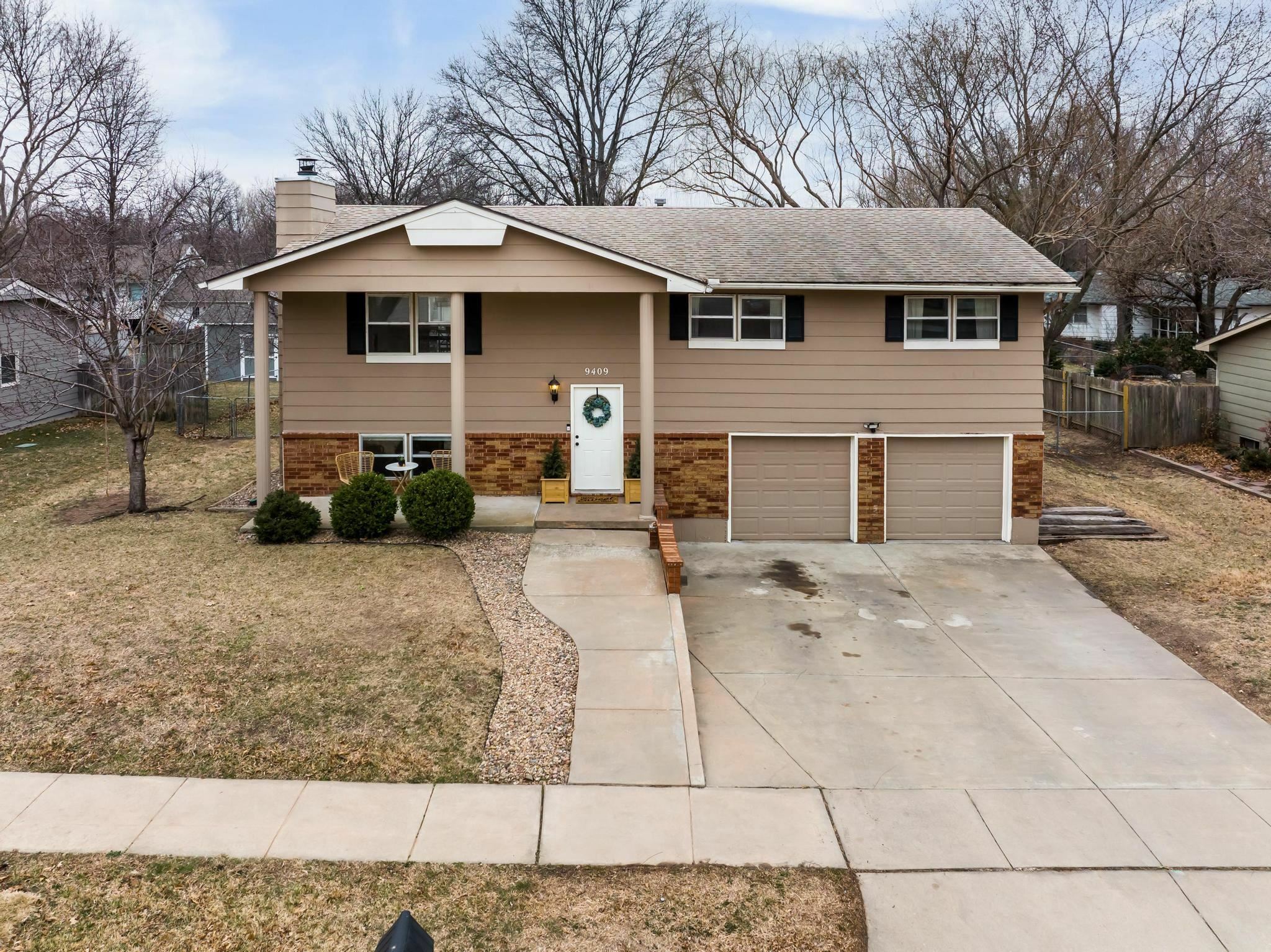 Property Photo:  9409 W Thurman St  KS 67212 