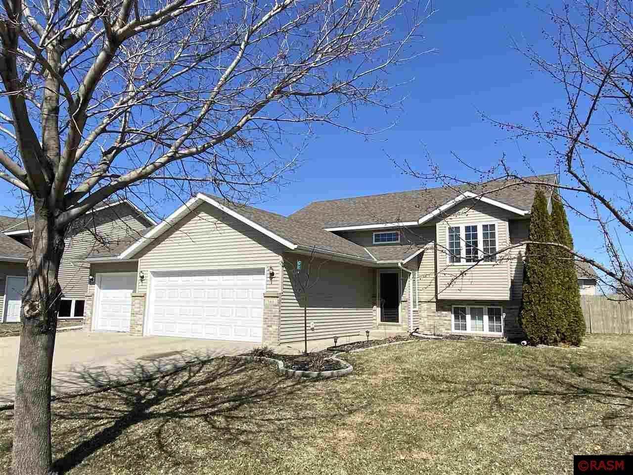 Property Photo:  140 Torrey Pines Court  MN 56001 