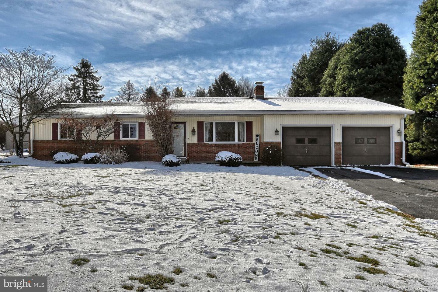 Property Photo:  29 Witmer Twin Lane  PA 17551 